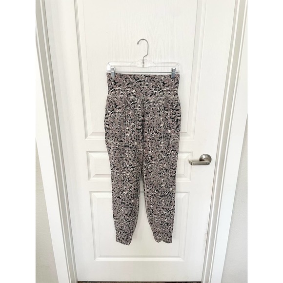 Athleta Salutation Textured Jogger Meadow Decadent Chocolate Medium - Picture 3 of 10